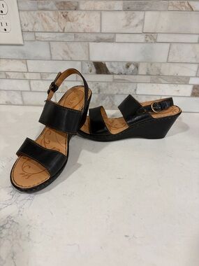 Born Black Leather Wedge Platform Sandals with Buckle Slingback Womens Size 8 M